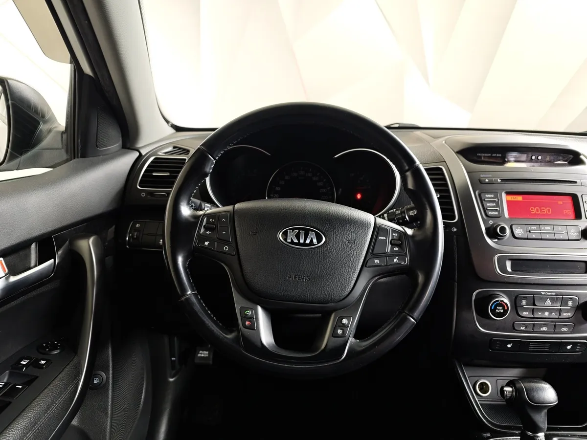 Kia Sorento 2.4 AT (175 л.с.) Classic Белый в АВИЛОН. Слайд №19