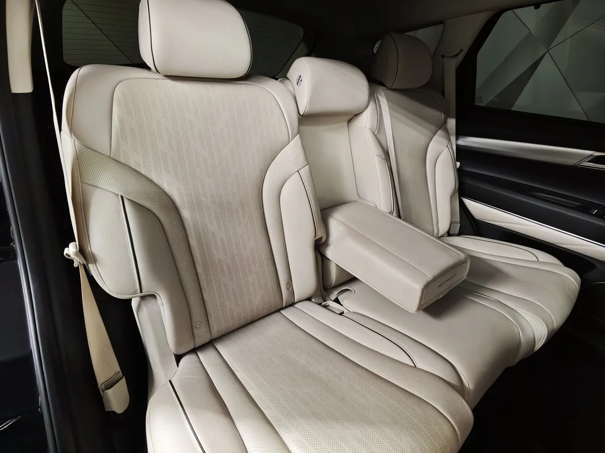 Genesis GV80 2.5 T-GDI 8AT 4WD (249 л.с.) Premium + Comfort Черный в АВИЛОН. Слайд №17