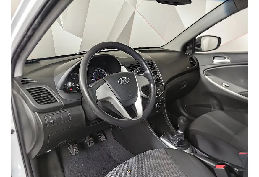 Hyundai Solaris 1.4 MT (107 л.с.) Classic Белый в АВИЛОН. Слайд №18