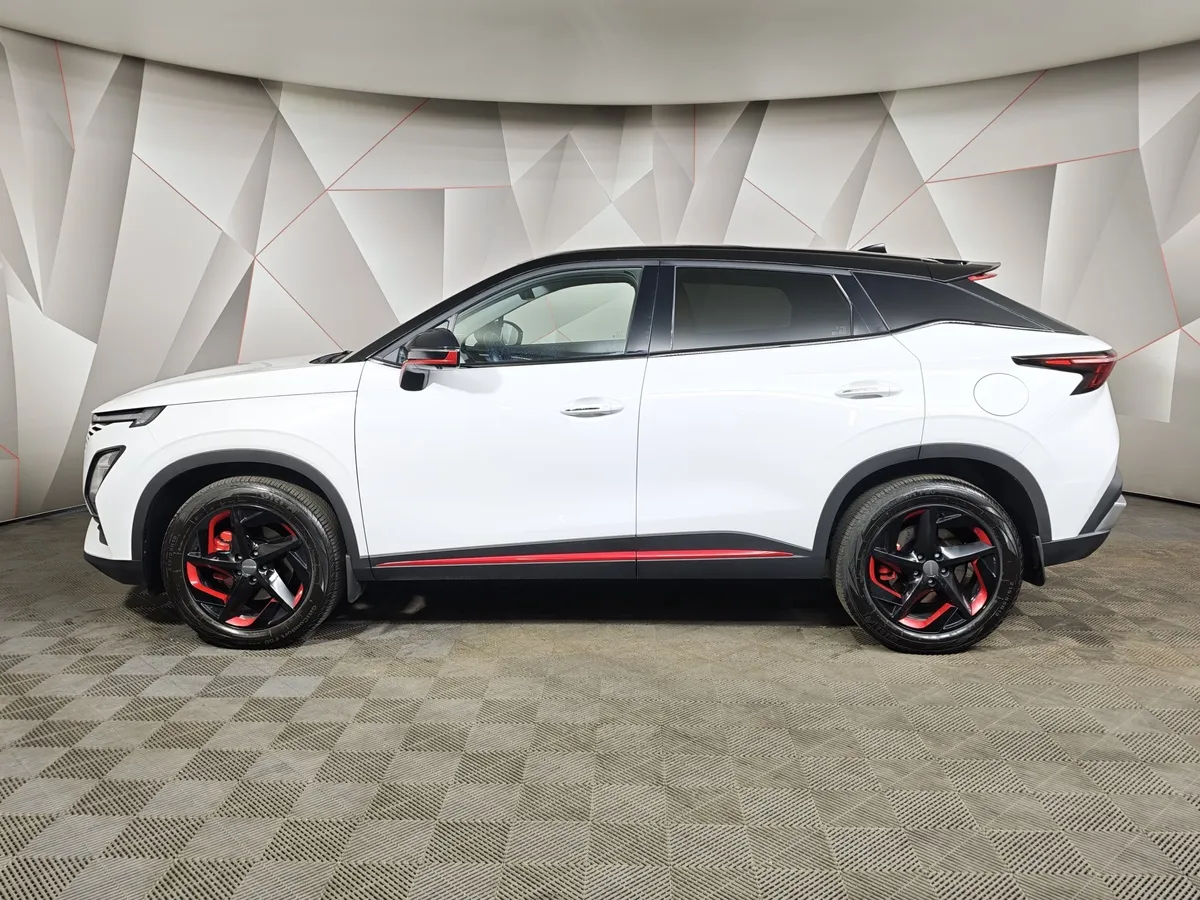 Omoda C5 1.6T DCT 4WD (150 л.с.) Supreme (двухцветный, красные элементы экстерьера) Белый в АВИЛОН. Слайд №5