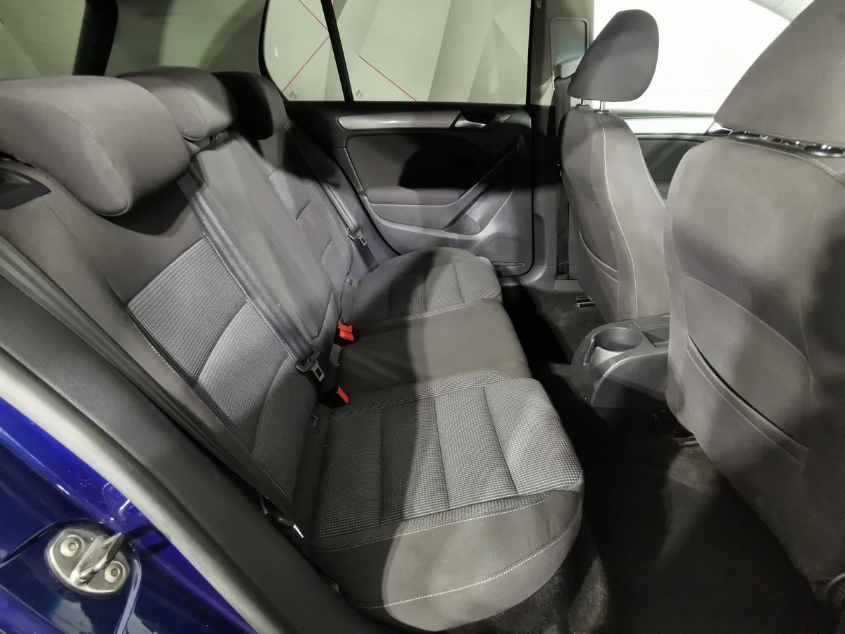 Volkswagen Golf 1.6 DSG (102 л.с.) Trendline Синий в АВИЛОН. Слайд №15 Volkswagen Golf 1.6 DSG (102 л.с.) Trendline Синий в АВИЛОН. Слайд №15