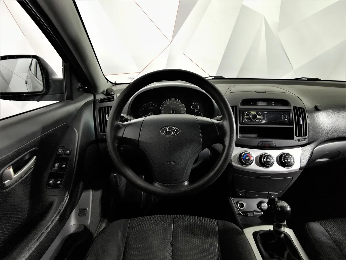 Hyundai Elantra 1.6 MT (105 л.с.) Серый в АВИЛОН. Слайд №15