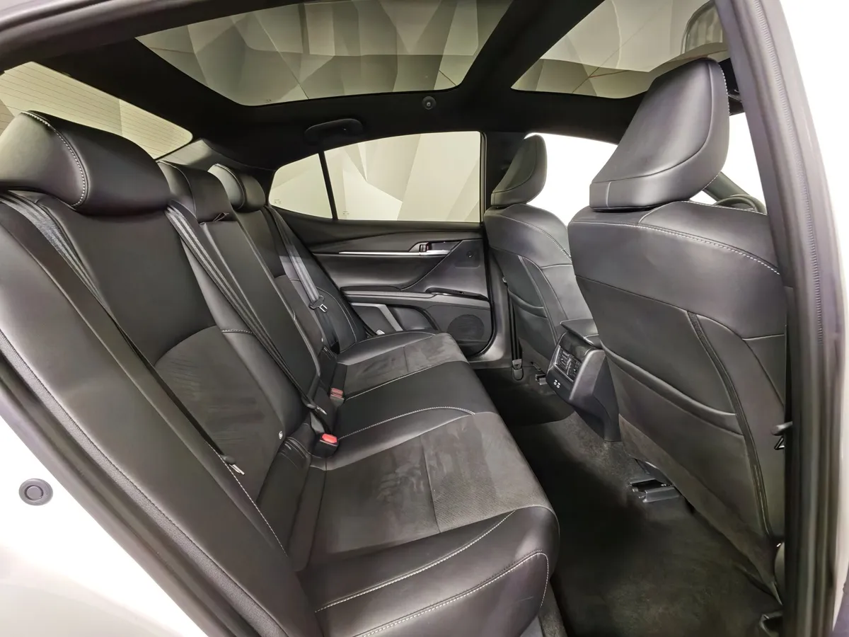 Toyota Camry 2.0 AT (173 л.с.) Sport Белый в АВИЛОН. Слайд №16