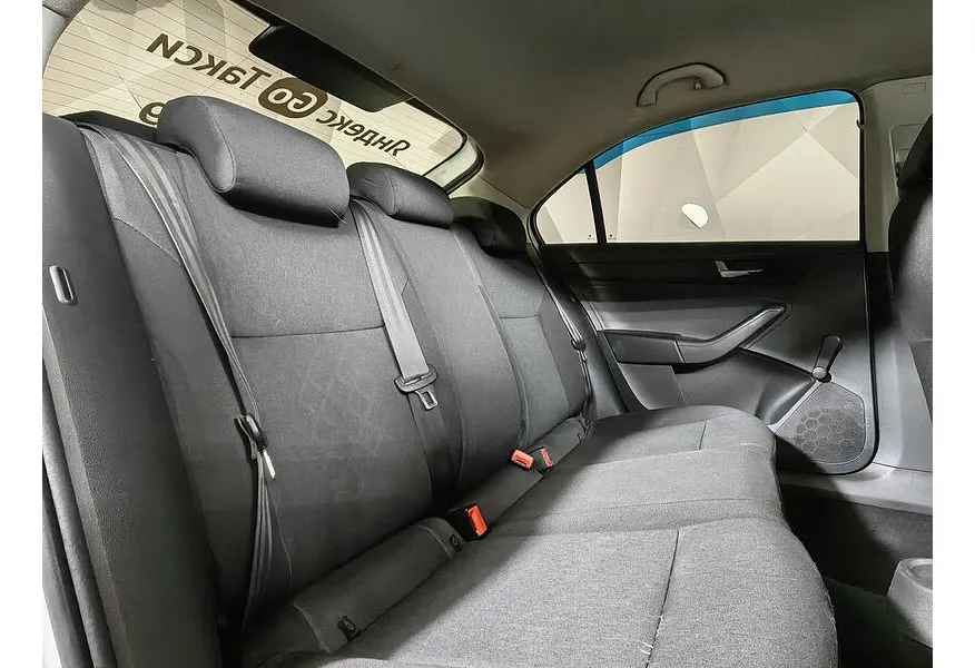 Skoda Rapid 1.6 AT (110 л.с.) Белый в АВИЛОН. Слайд №14