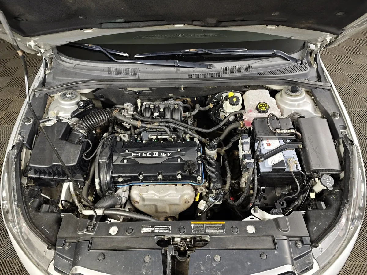 Chevrolet Cruze 1.6 MT (109 л.с.) Серебристый в АВИЛОН. Слайд №11