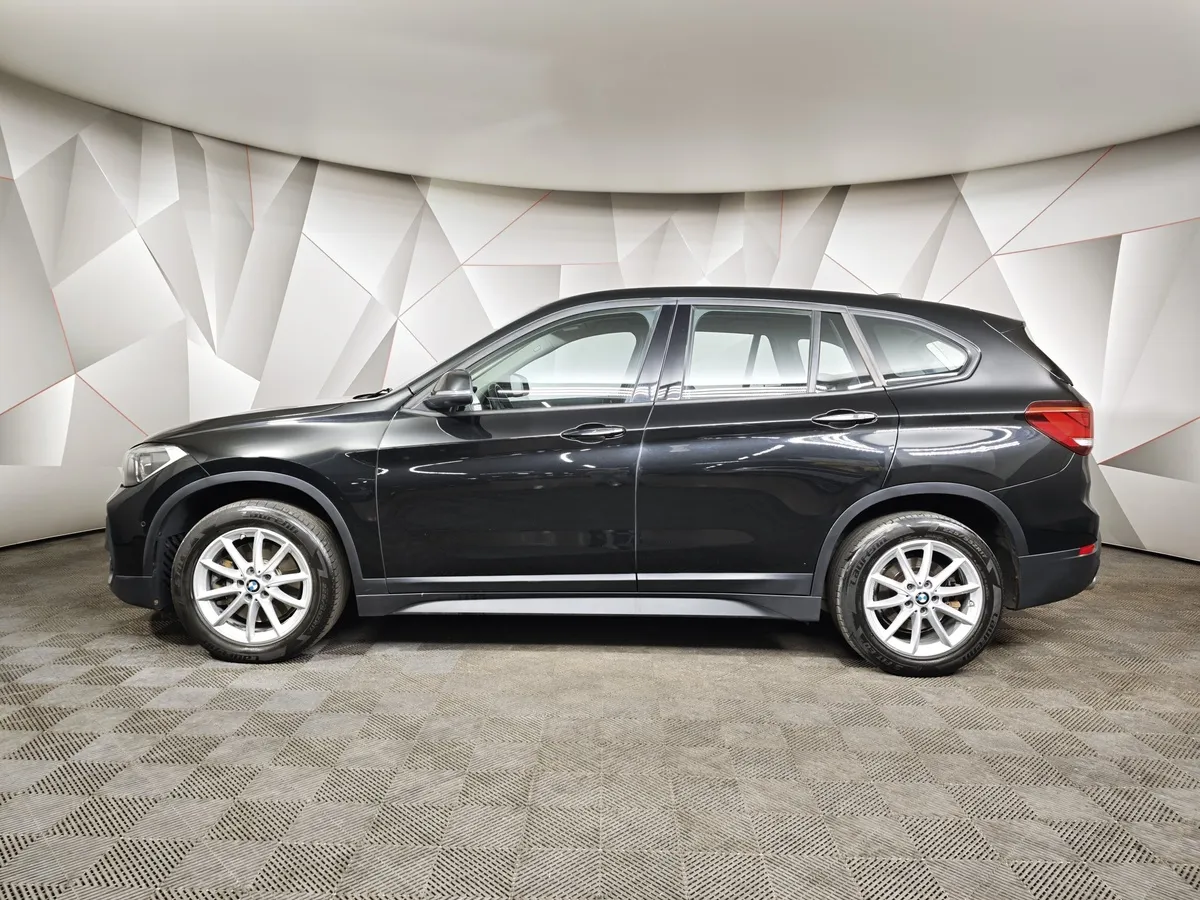BMW X1 20i xDrive Steptronic AT (192 л.с.) Черный в АВИЛОН. Слайд №5