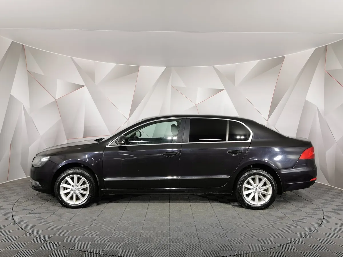 Skoda Superb 2.0 TDI DSG (140 л.с.) Черный в АВИЛОН. Слайд №5