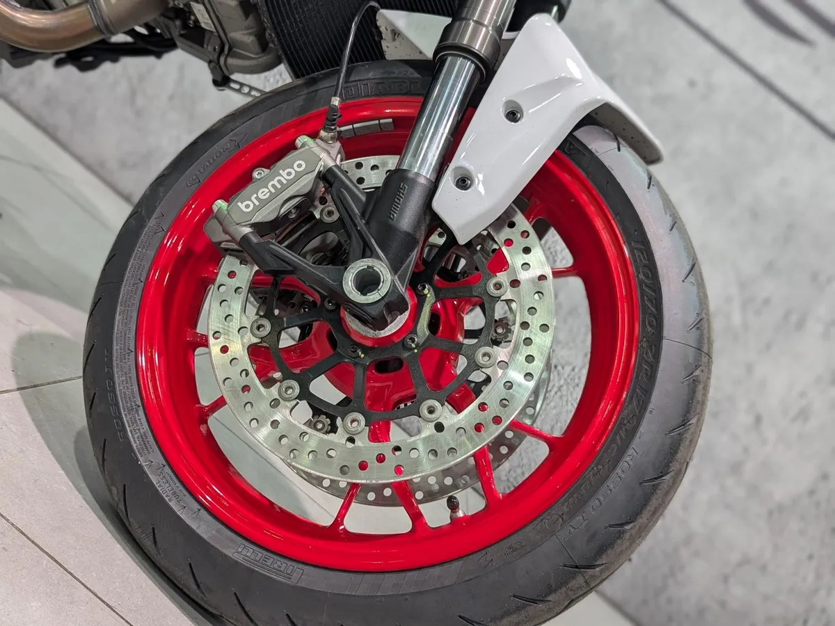 Ducati Monster Plus Plus 937 см³ 937 Белый в АВИЛОН. Слайд №5