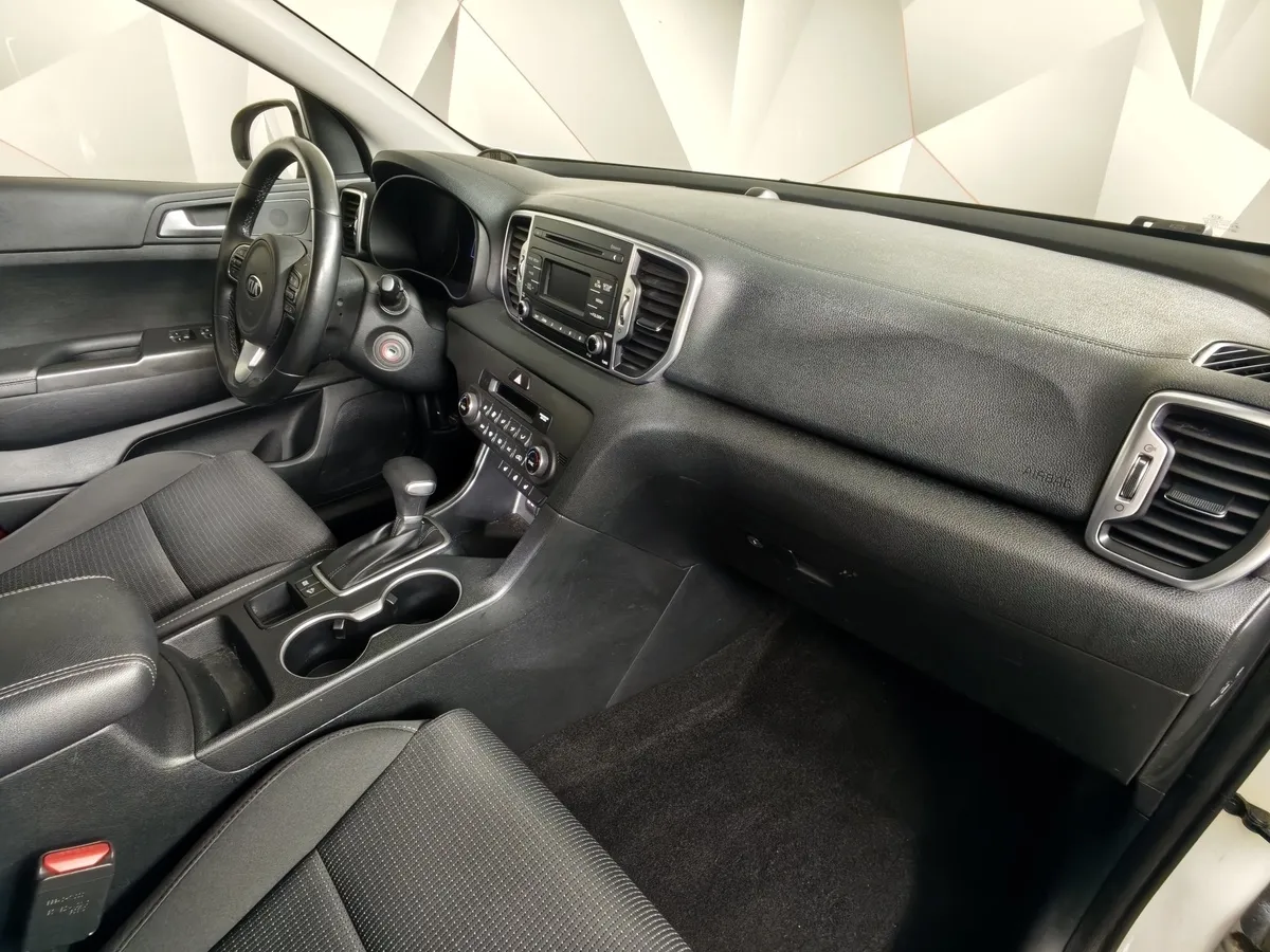 Kia Sportage 2.0 AT (150 л.с.) Comfort Белый в АВИЛОН. Слайд №13