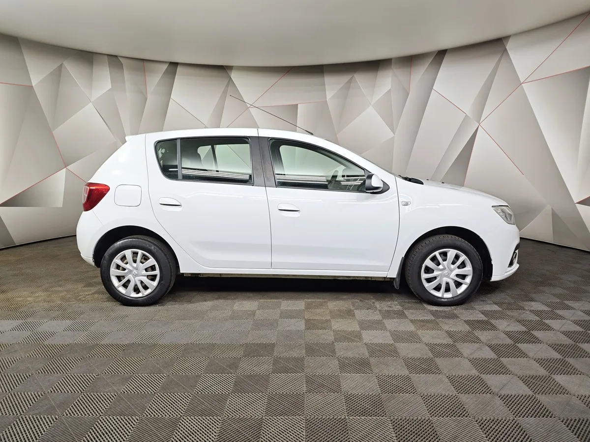 Renault Sandero 1.6 AT (102 л.с.) Белый в АВИЛОН. Слайд №6