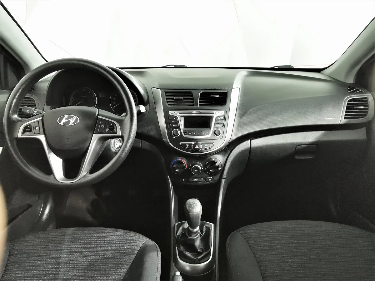 Hyundai Solaris 1.6 MT (123 л.с.) Comfort Коричневый в АВИЛОН. Слайд №13