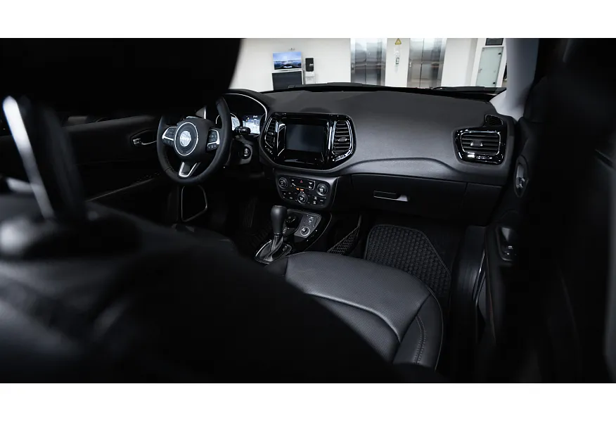АВИЛОН - Jeep Compass 2.4 4x4 AT (150 л.с.) Limited Черный - slide 2