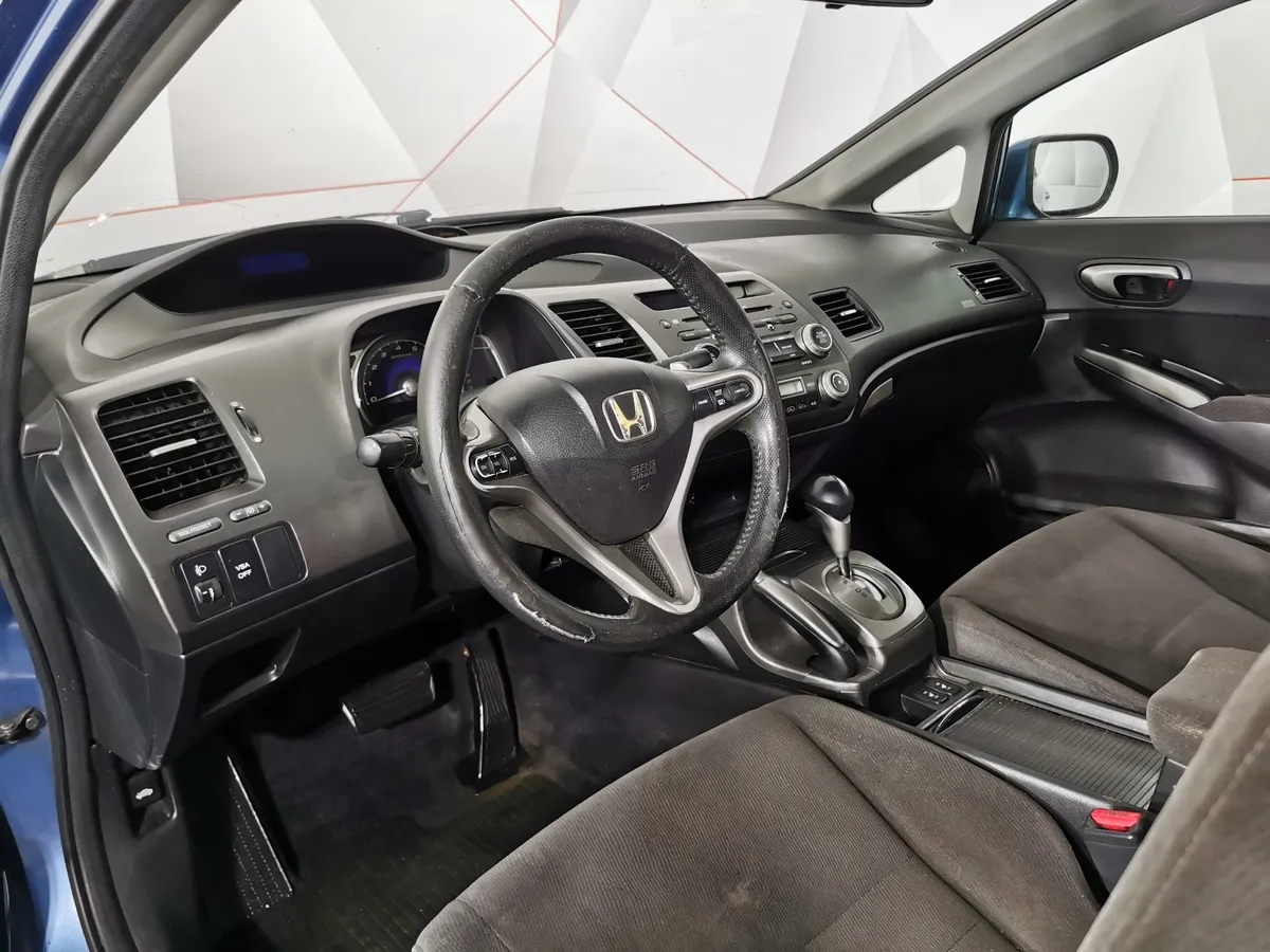 Honda Civic 1.8 AT (140 л.с.) Синий в АВИЛОН. Слайд №17