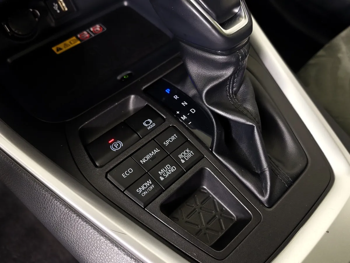Toyota RAV4 2.0i CVT AWD (171 л.с.) Fashion Plus Белый в АВИЛОН. Слайд №23