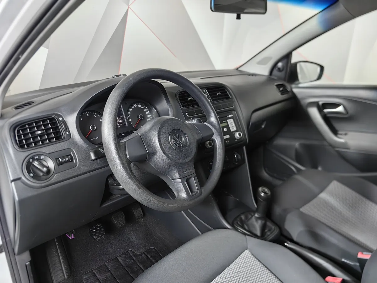 Volkswagen Polo 1.4 MT (80 л.с.) Белый в АВИЛОН. Слайд №19
