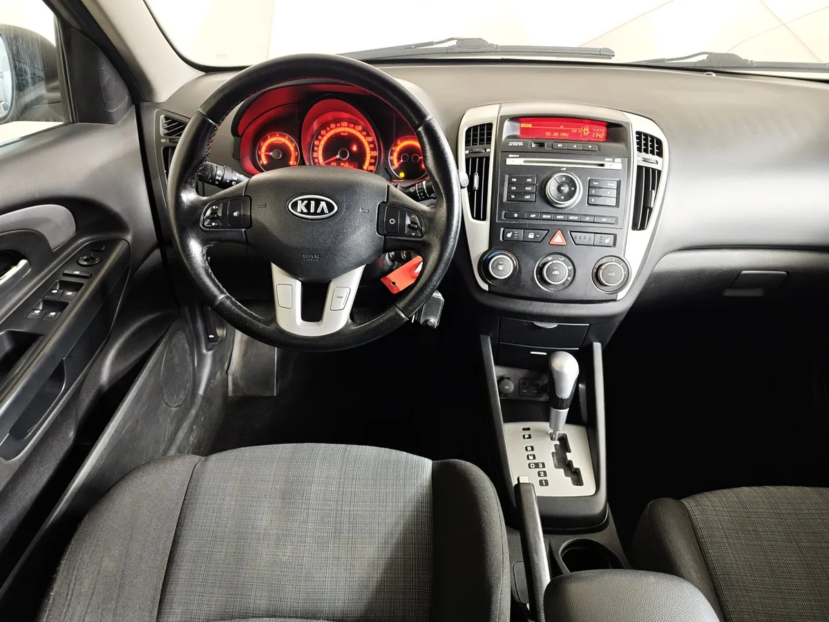 Kia Ceed 1.6 AT (122 л.с.) Серебристый в АВИЛОН. Слайд №20