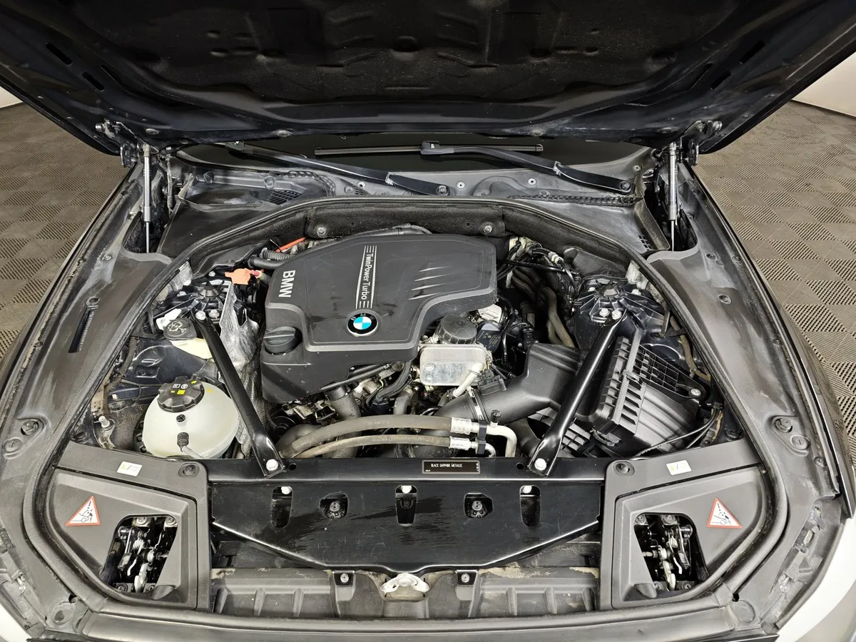 BMW 5 серия 520i AT (184 л.с.) Черный в АВИЛОН. Слайд №10