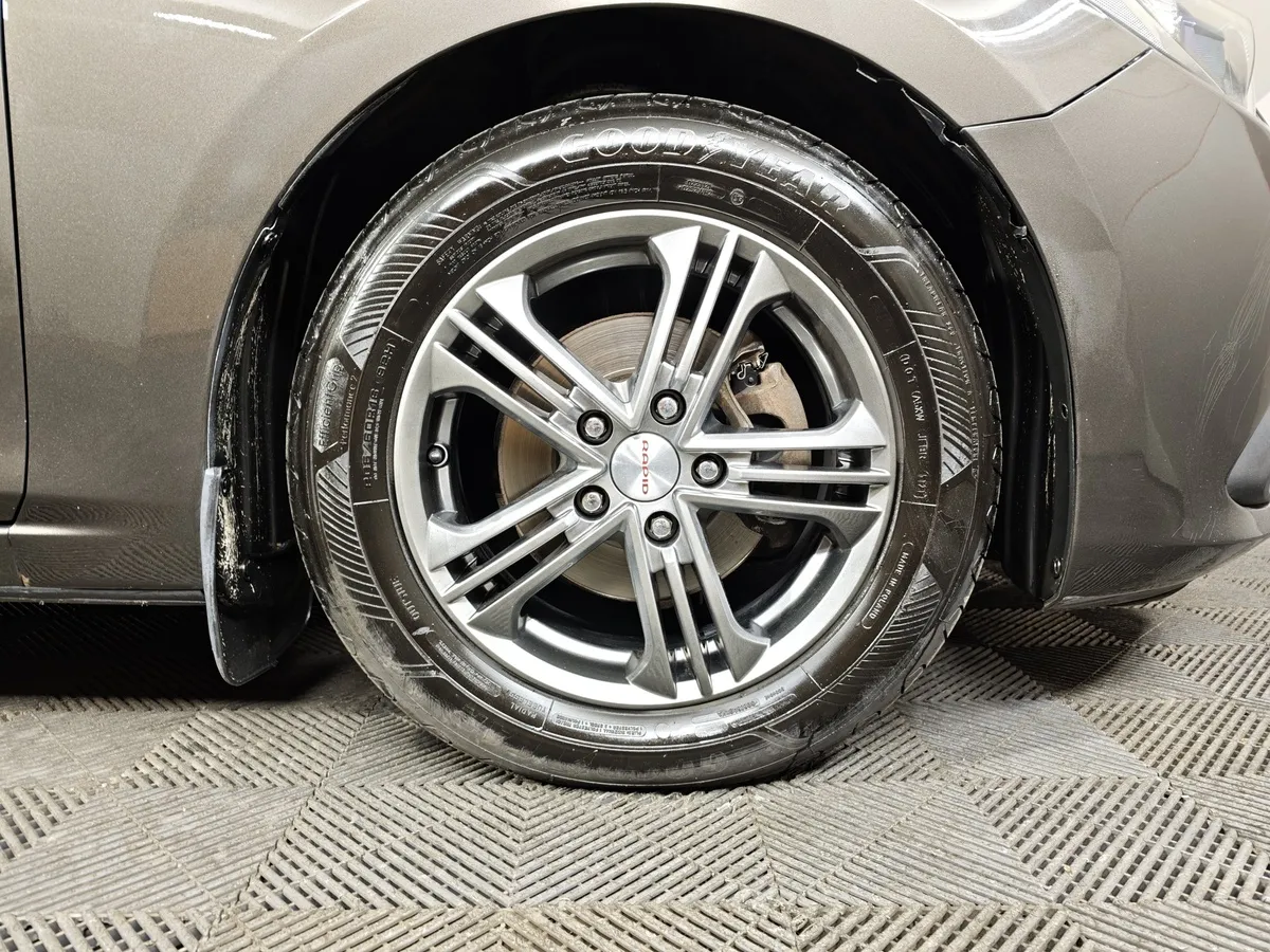Mazda 3 1.6 AT (104 л.с.) Коричневый в АВИЛОН. Слайд №9