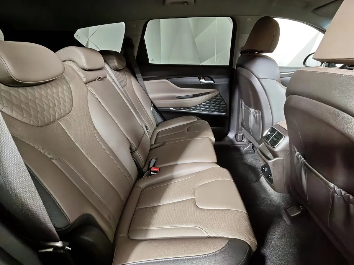 Hyundai Santa Fe 2.2 (200 л.с.) CRDi - 8AT Lifestyle Черный в АВИЛОН. Слайд №15