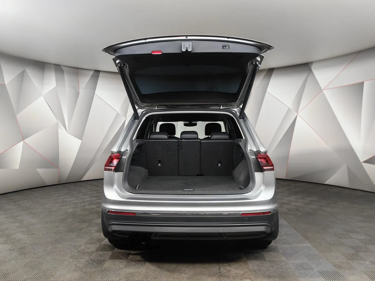 Volkswagen Tiguan 2.0 TDI 4Motion AT (140 л.с.) Track & Field Серебристый в АВИЛОН. Слайд №11