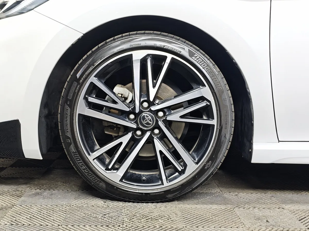 Toyota Camry 2.0 AT (173 л.с.) Sport Белый в АВИЛОН. Слайд №9
