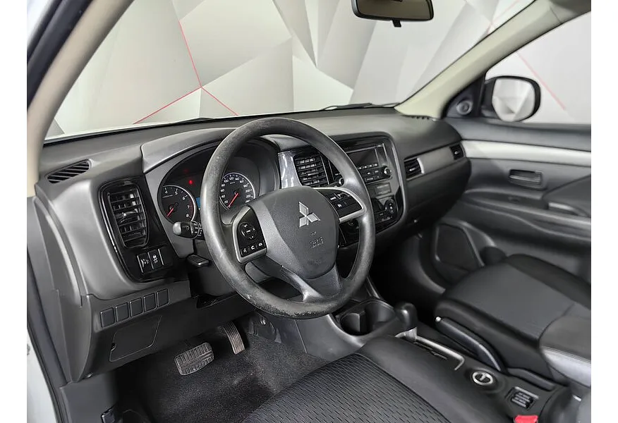 Mitsubishi Outlander 2.0 CVT 4WD (146 л.с.) Белый в АВИЛОН. Слайд №18