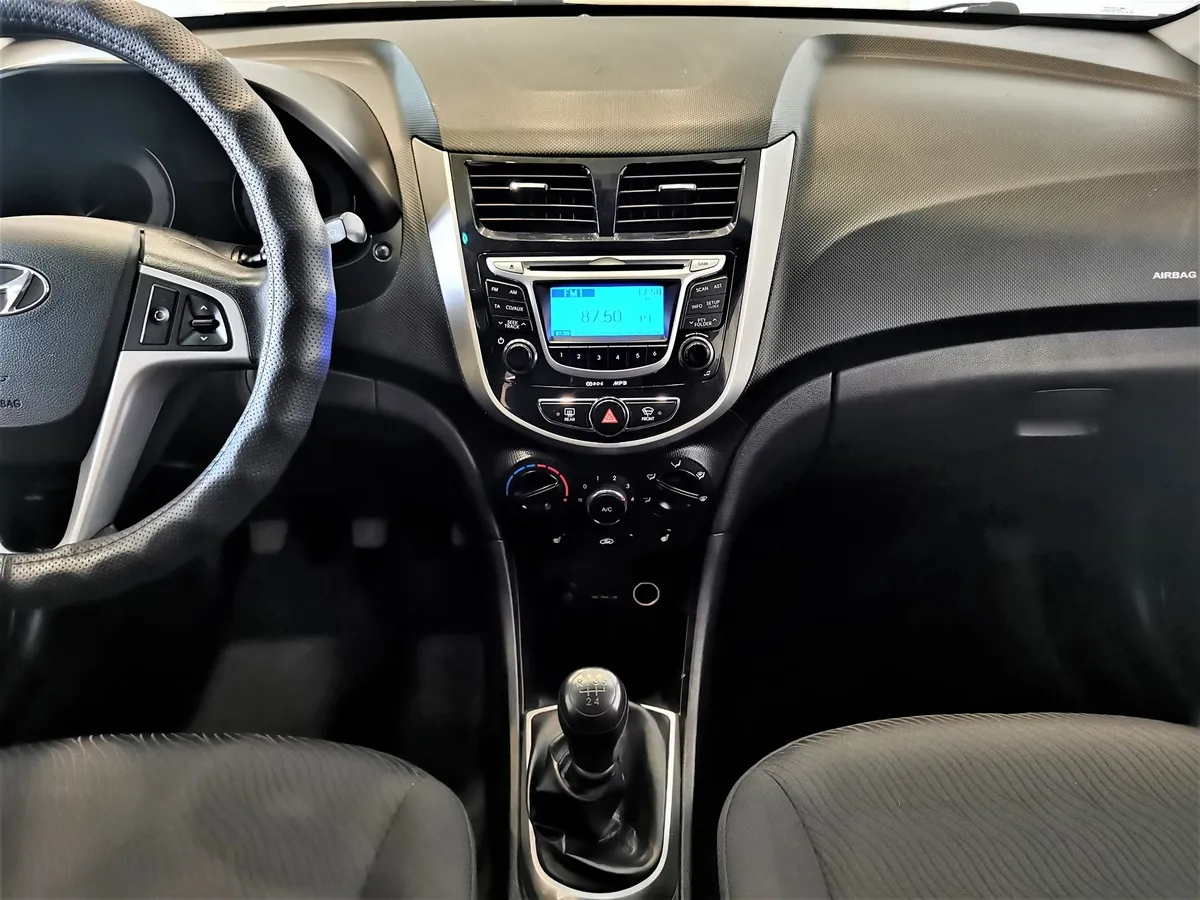 Hyundai Solaris 1.6 MT (123 л.с.) Comfort Белый в АВИЛОН. Слайд №14