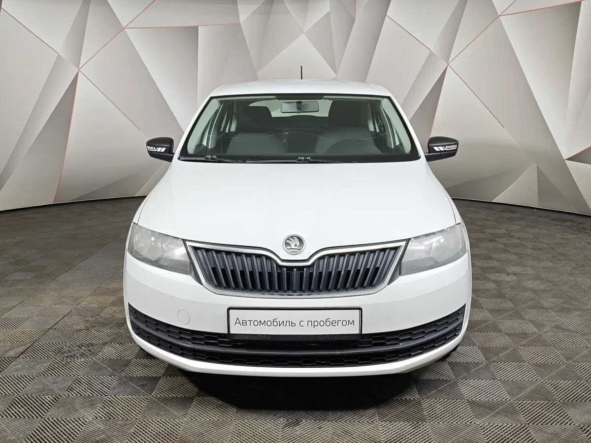 Skoda Rapid 1.6 MT (90 л.с.) Белый в АВИЛОН. Слайд №7