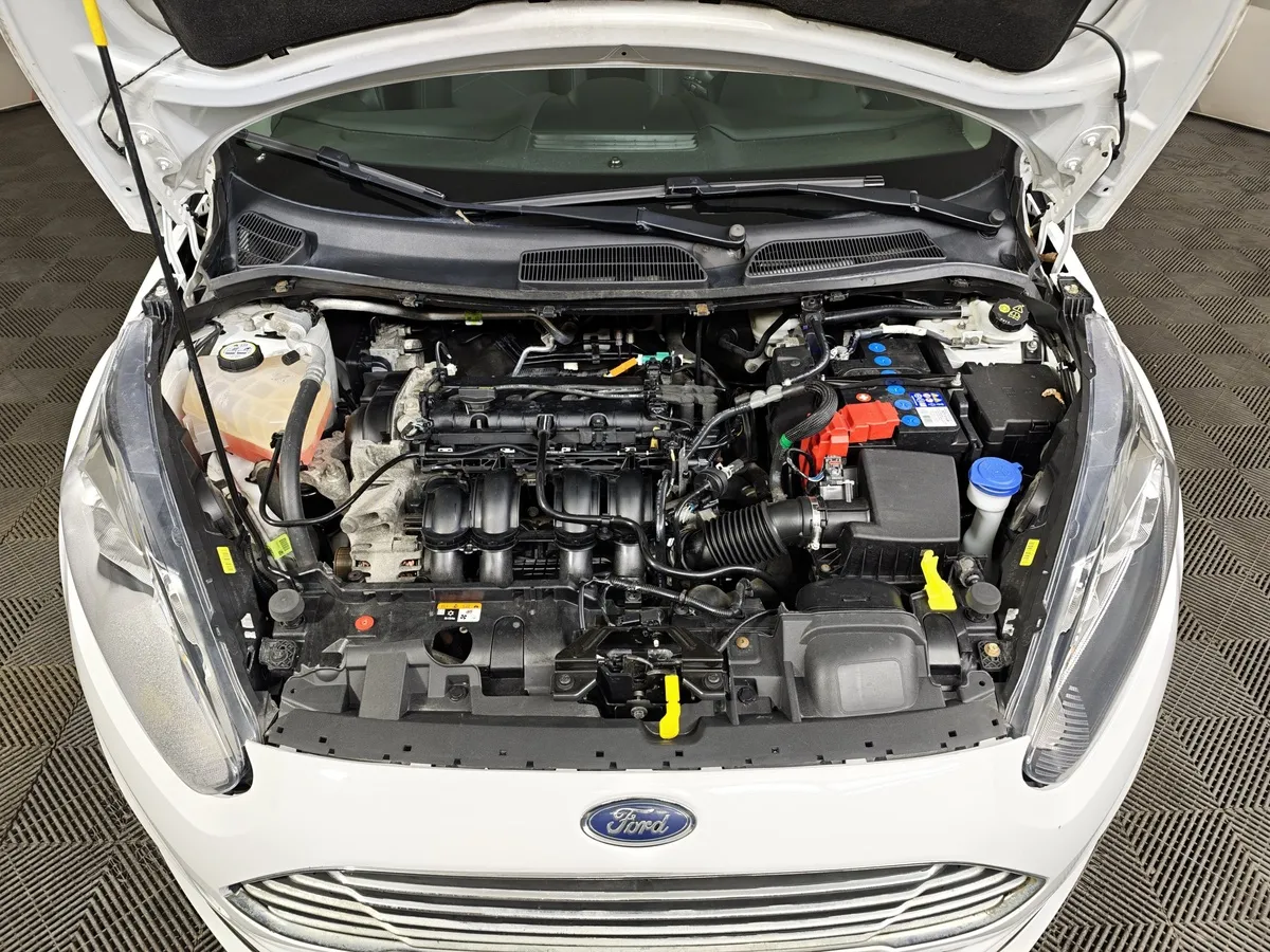 Ford Fiesta 1.6 Ti-VCT PowerShift (105 л.с.) Trend Белый в АВИЛОН. Слайд №9