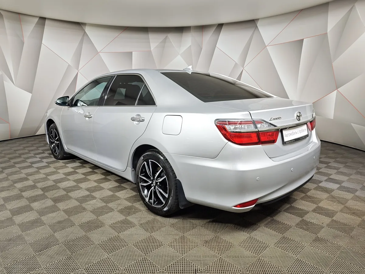 Toyota Camry 2.5 AT (181 л.с.) Классик Серебристый в АВИЛОН. Слайд №4