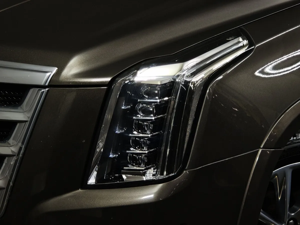 Cadillac Escalade 6.2 V8 АТ 4WD (426 л.с.) Коричневый в АВИЛОН. Слайд №10