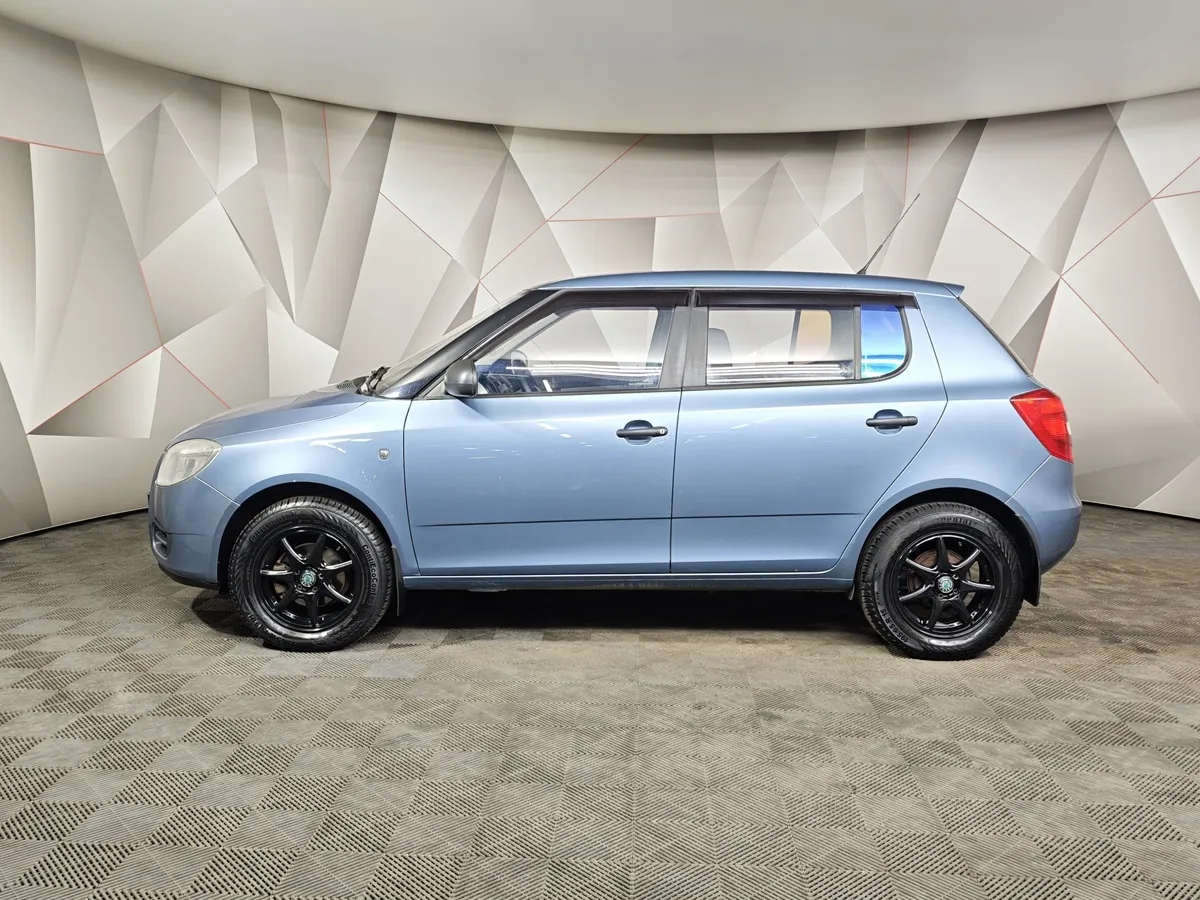 Skoda Fabia 1.2 MT (70 л.с.) Голубой в АВИЛОН. Слайд №4