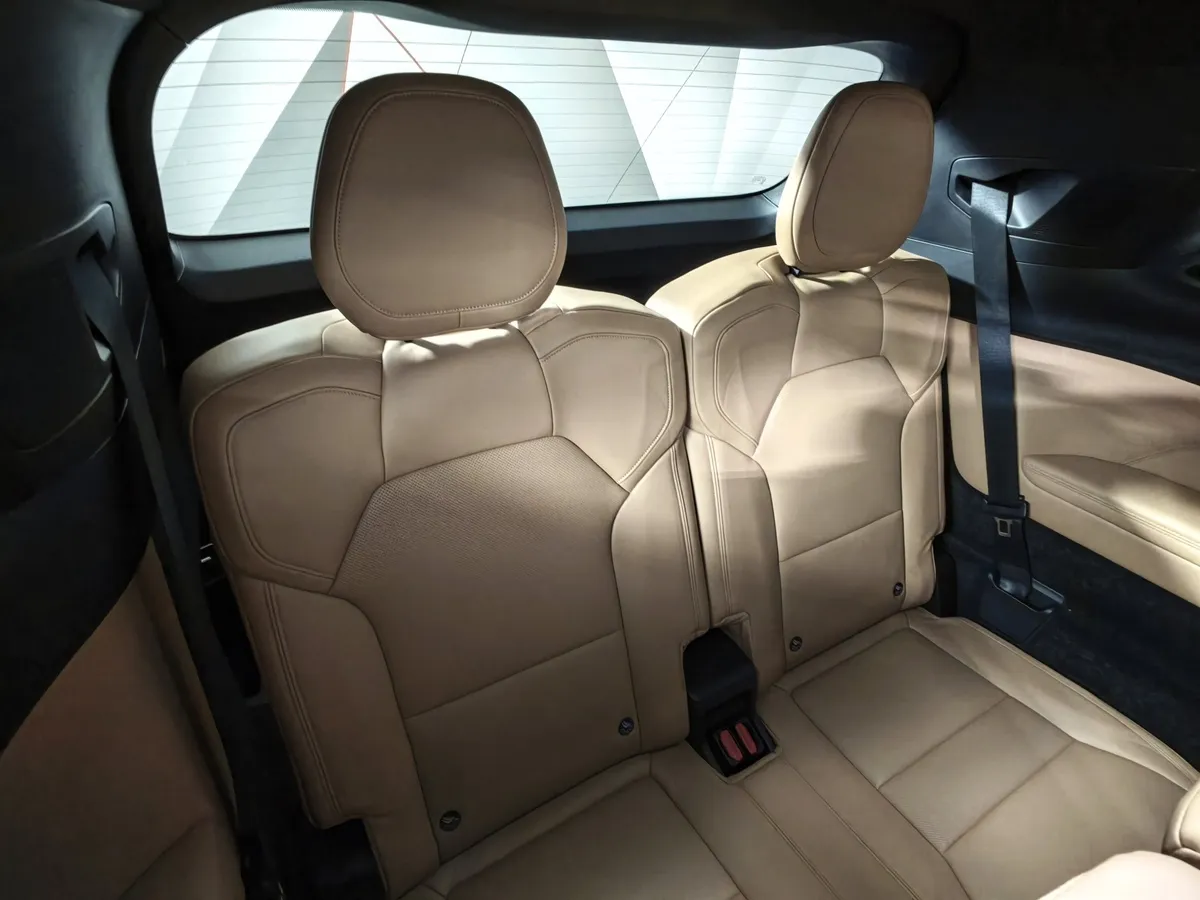 Lynk & Co 09 MHEV 2.0 T5 Drive-E AMT 4WD (7 мест) (254 л.с.) Halo + Upgrade package Белый в АВИЛОН. Слайд №24