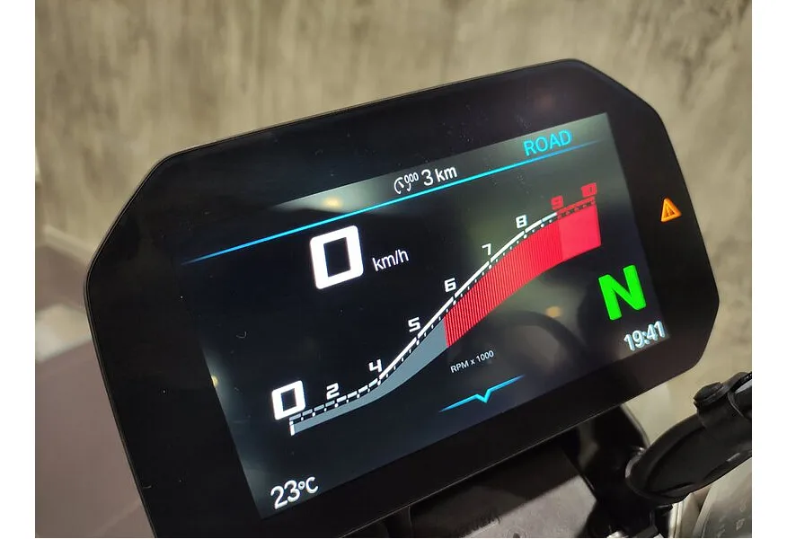 BMW Motorrad R 1300 R R 1300 R 1300 см³ (145 л.с.) (145) 1300 Черный в АВИЛОН. Слайд №7