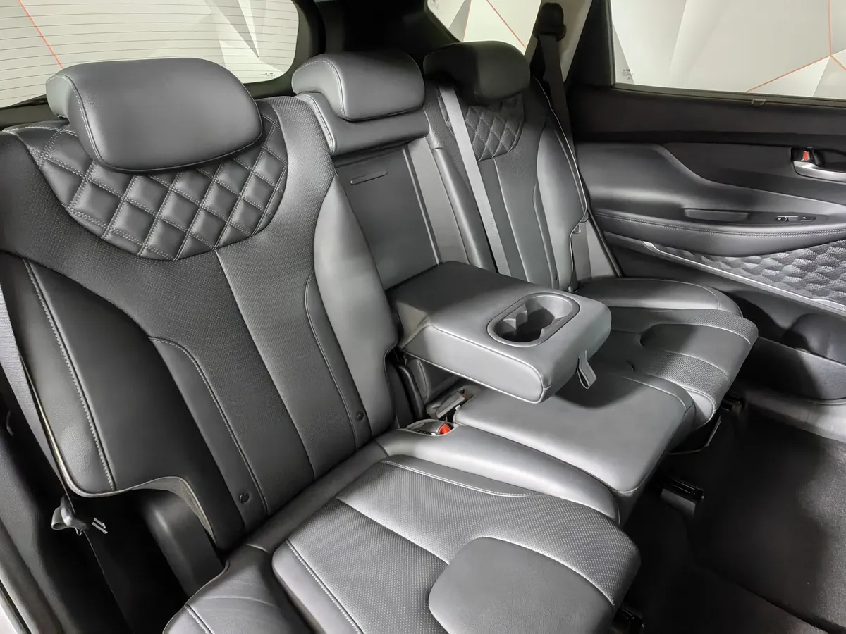 Hyundai Santa Fe 2.2 CRDi AWD 8AT (200 л.с.) High-Tech Серый в АВИЛОН. Слайд №17