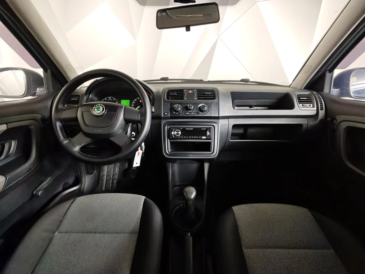 Skoda Fabia 1.2 MT (70 л.с.) Голубой в АВИЛОН. Слайд №14