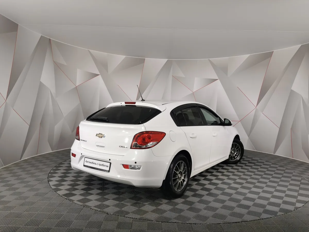 Chevrolet Cruze 1.8 MT (141 л.с.) Белый в АВИЛОН. Слайд №2