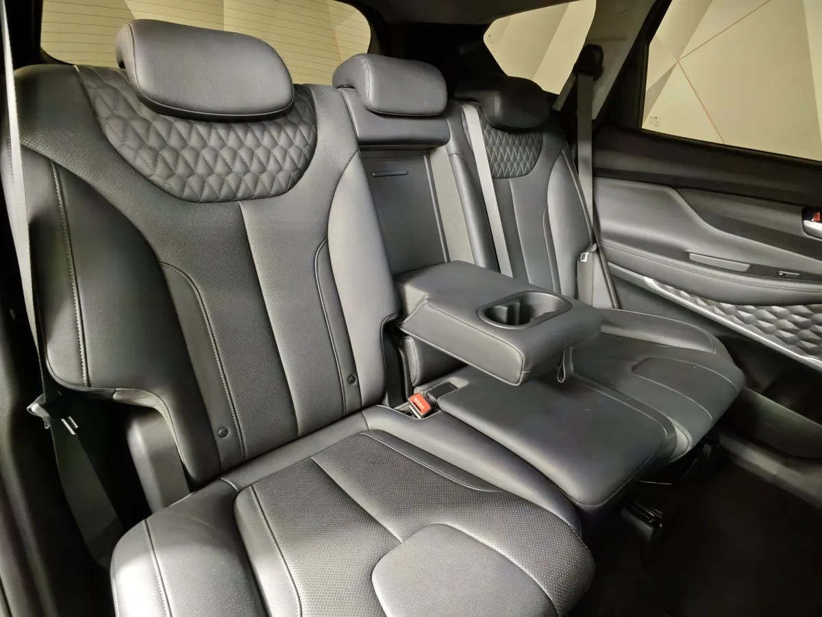 Hyundai Santa Fe 2.4 (188 л.с.) - 6AT Lifestyle Серый в АВИЛОН. Слайд №17