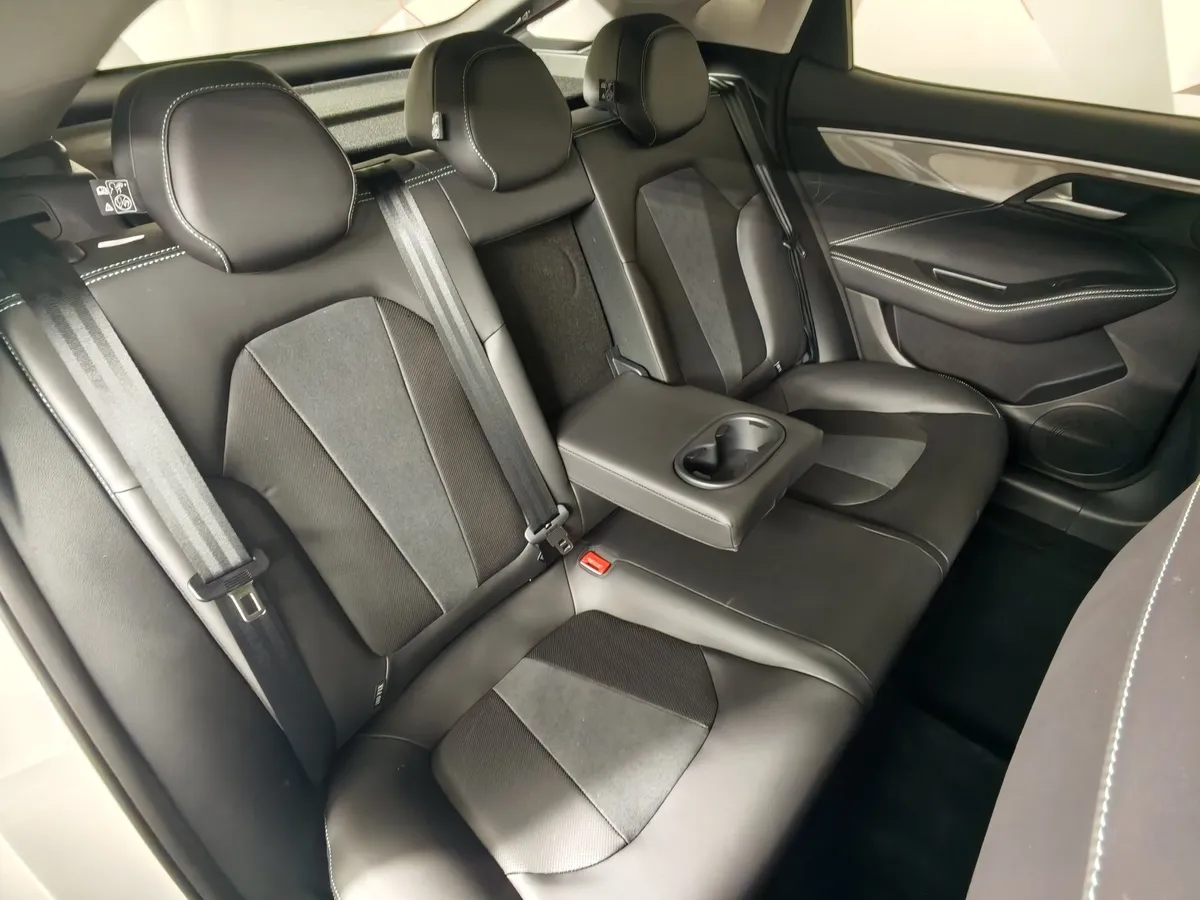 Москвич 6 1.5T CVT 2WD (136 л.с.) Business Белый в АВИЛОН. Слайд №17