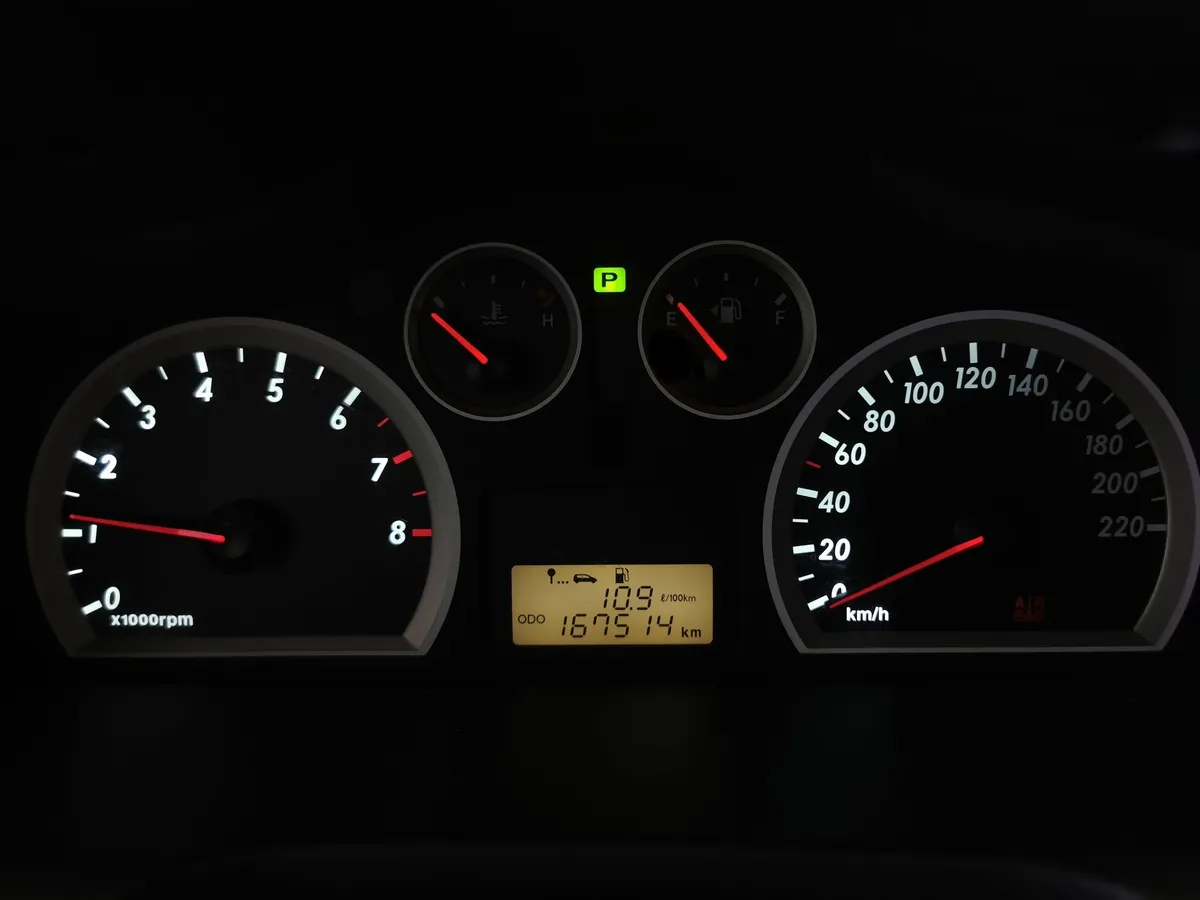 Hyundai Santa Fe 2.7 AT (173 л.с.) Серебристый в АВИЛОН. Слайд №16