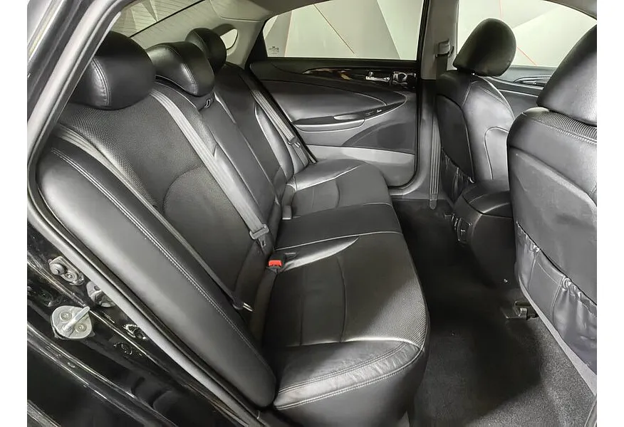 Hyundai Sonata 2.0 MPi AT (150 л.с.) Черный в АВИЛОН. Слайд №15