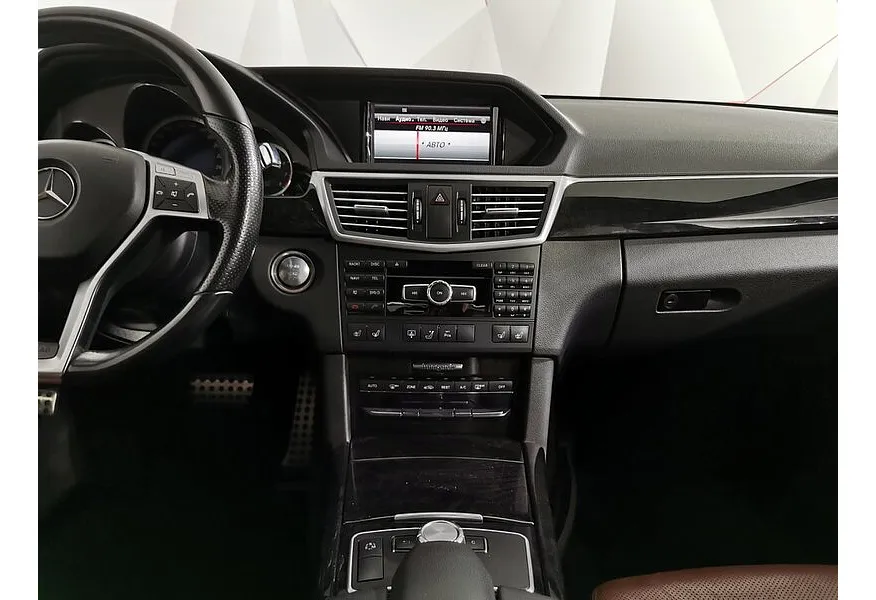 Mercedes-Benz E-Класс E 300 BlueEfficiency 7G-Tronic Plus (249 л.с.) Черный в АВИЛОН. Слайд №14