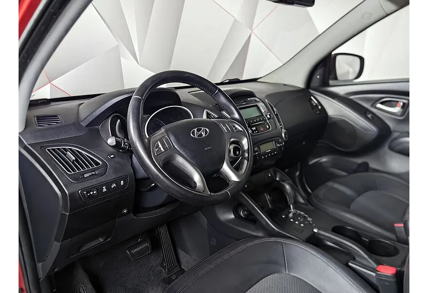 Hyundai ix35 2.0 AT 4WD (150 л.с.) Comfort + Navi Красный в АВИЛОН. Слайд №11
