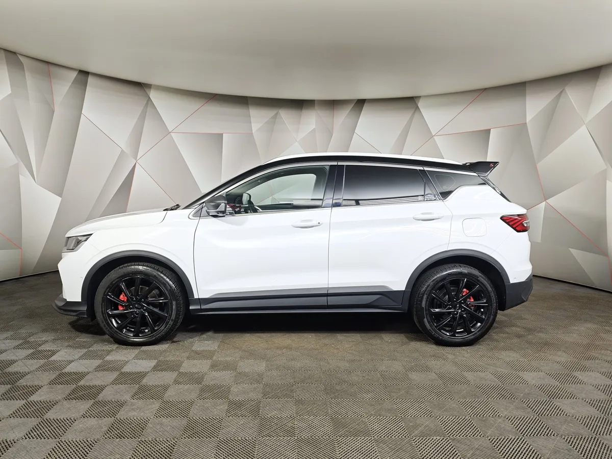Geely Coolray 1.5T 7DCT 2WD (150 л.с.) Flagship Sport Белый в АВИЛОН. Слайд №5