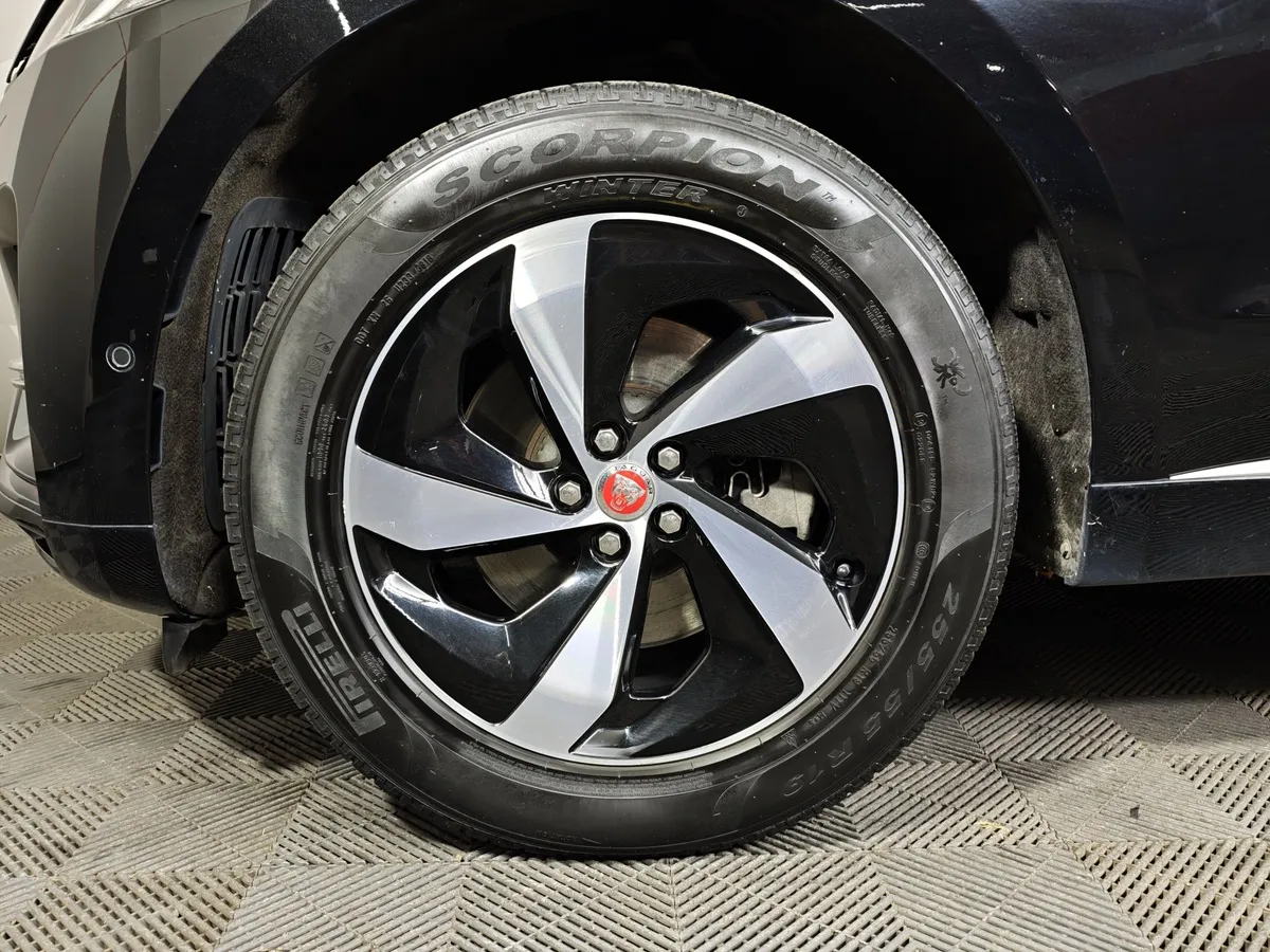 Jaguar F-Pace 2.0 TD AT AWD (199 л.с.) S Черный в АВИЛОН. Слайд №9