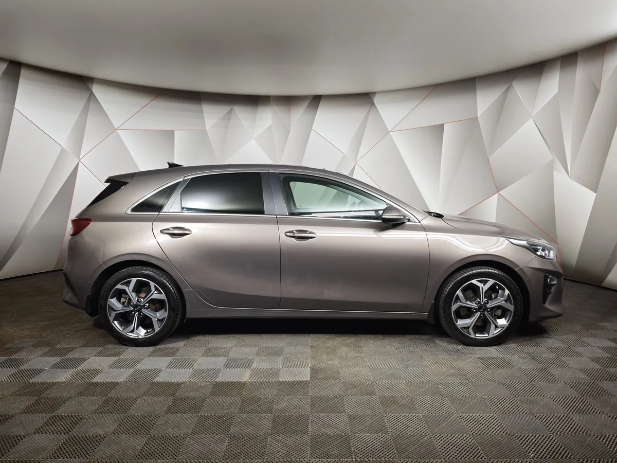Kia Ceed 1.4 T-GDI AMT (140 л.с.) Premium Plus Коричневый в АВИЛОН. Слайд №6