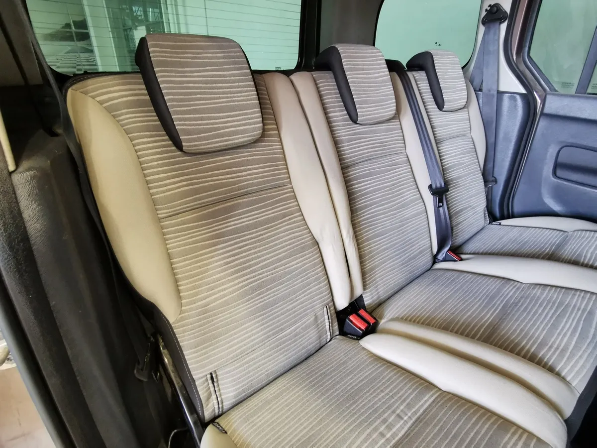 Renault Kangoo 1.6 MT (84 л.с.) Expression Коричневый в АВИЛОН. Слайд №15