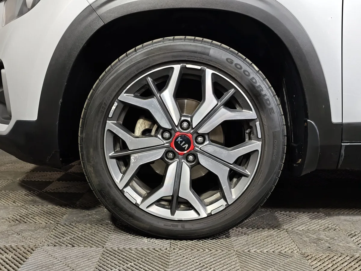 Kia Seltos 1.6 MPI AT 4WD (121 л.с.) Luxe Серый в АВИЛОН. Слайд №9