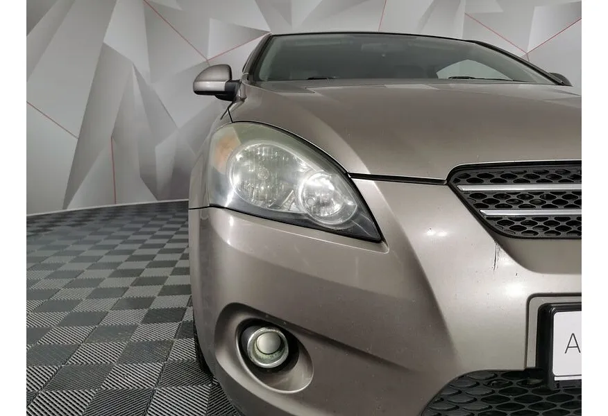 Kia Ceed 2.0 AT (143 л.с.) Бежевый в АВИЛОН. Слайд №10 Kia Ceed 2.0 AT (143 л.с.) Бежевый в АВИЛОН. Слайд №10