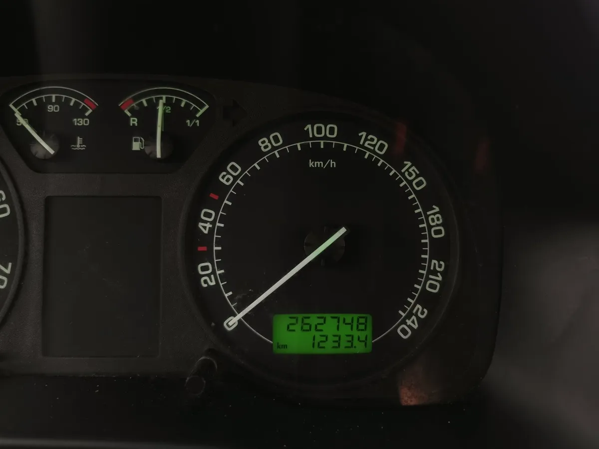 Skoda Octavia 1.6 MT (102 л.с.) Серебристый в АВИЛОН. Слайд №15